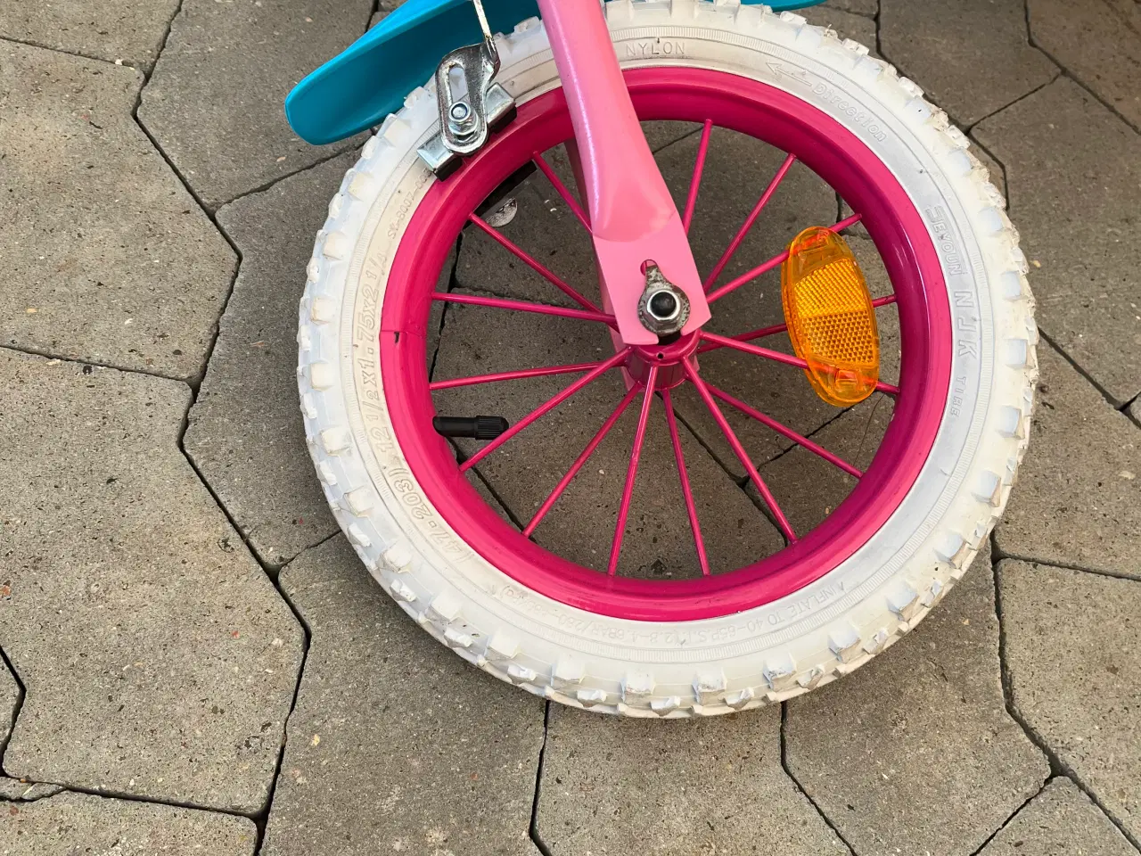 Billede 3 - Børnecykel med tilbehør