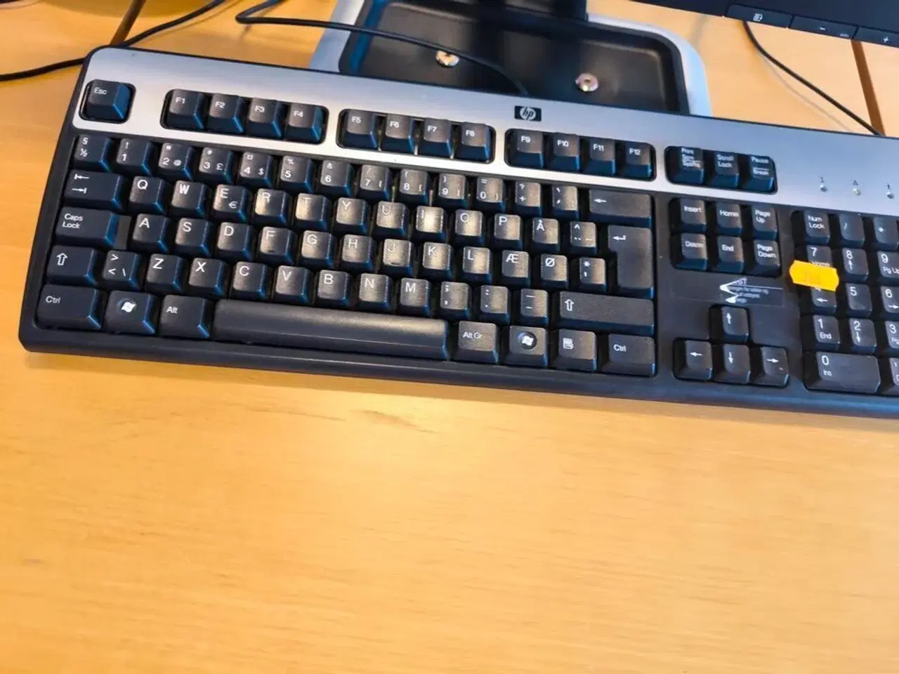 Billede 1 - Skærm 22" m. tastatur HP L2206w (PC medfølger ikke)