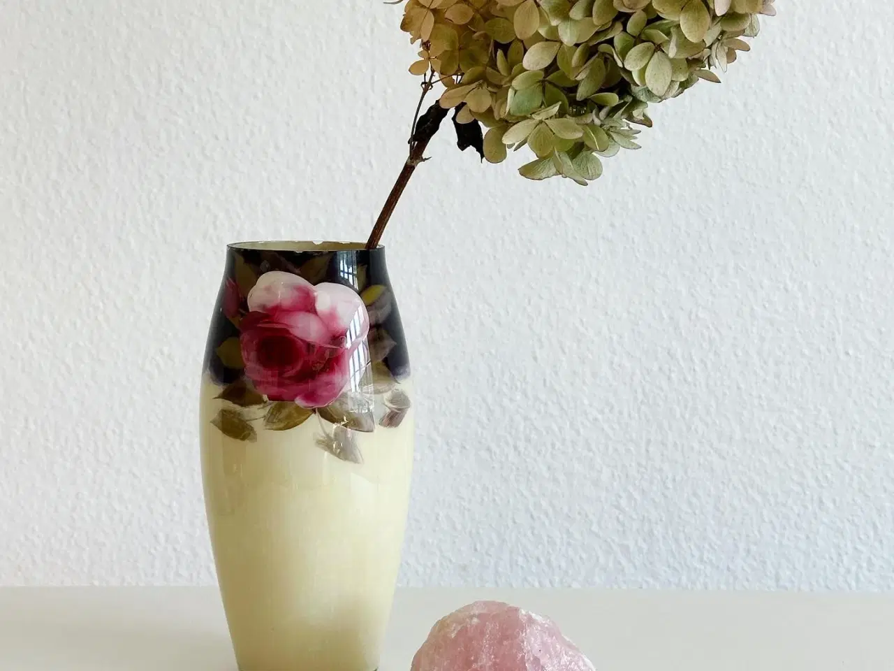 Billede 1 - Antik glasvase m bemaling indeni, NB