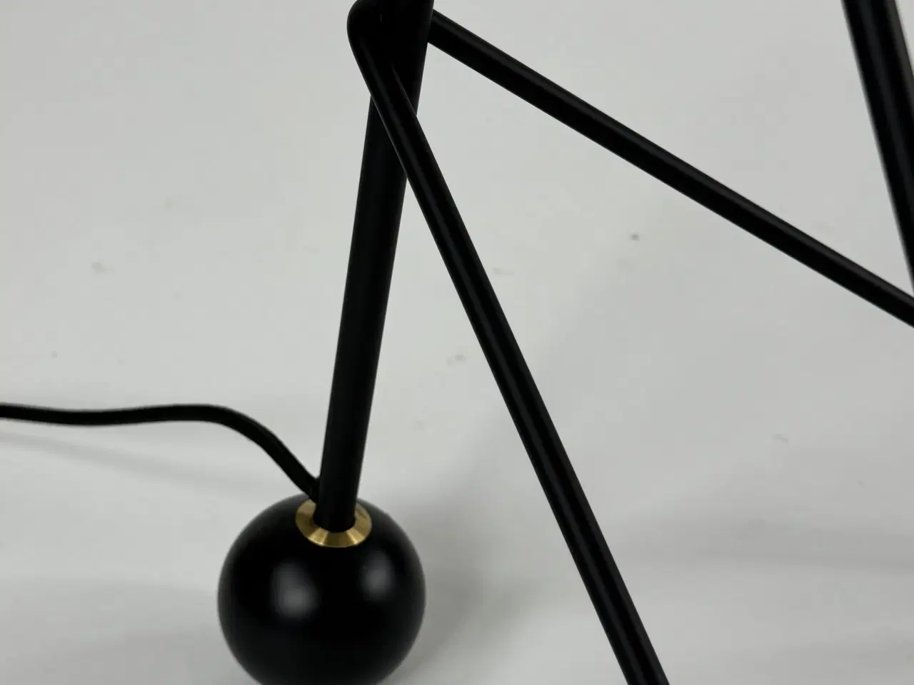 Billede 6 - &tradition Tripod HM8 Lampe – Sort H 134 cm