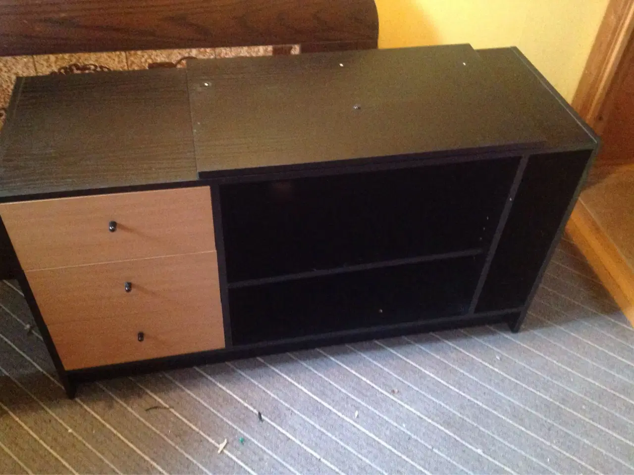 Billede 1 - Mørkt tv-bord med aftagelig drejeplade