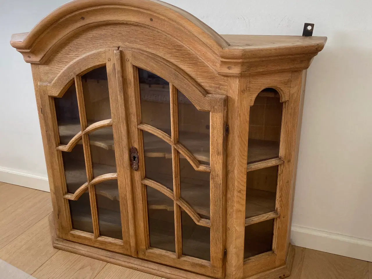 Billede 4 - Vitrine skab i Eg.