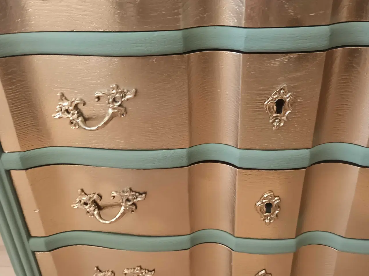 Billede 3 - Antik kommode I grøn og guld