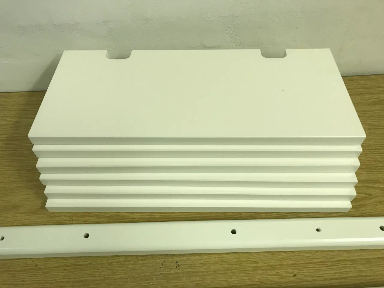 Billede 3 - Enkel reol i hvidt træ