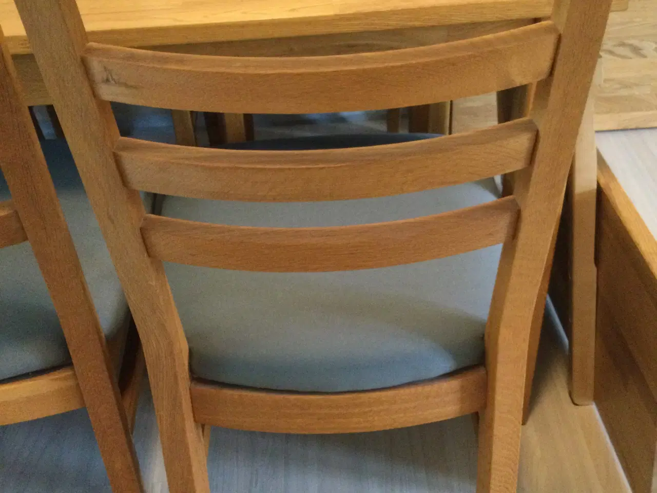 Billede 3 - Spisebord med 6 stole sælges