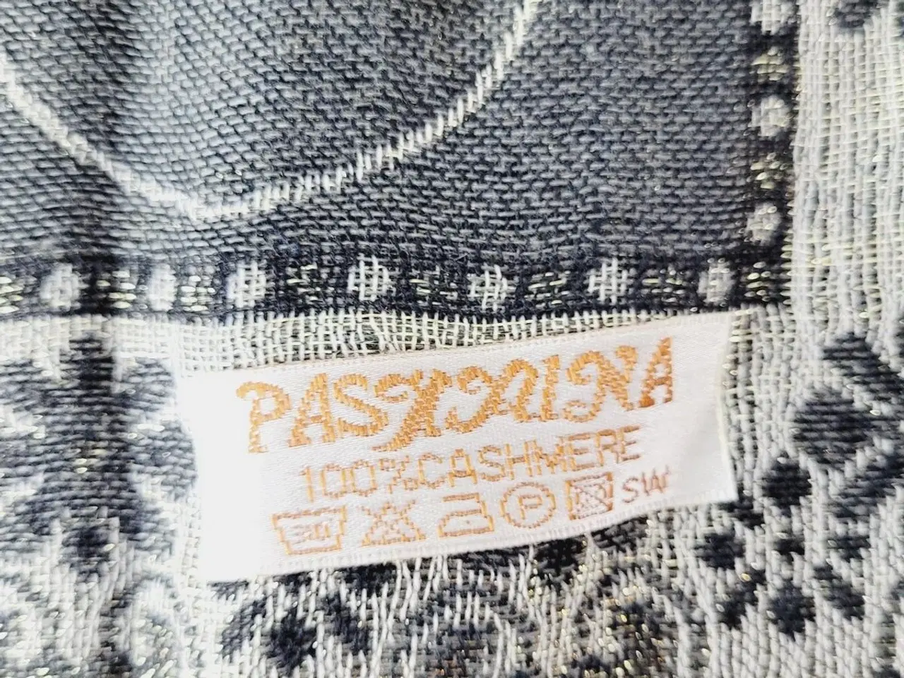 Billede 4 - ⭐️- Elegant og Blødt Pashmina Tørklæde - UBRUGT