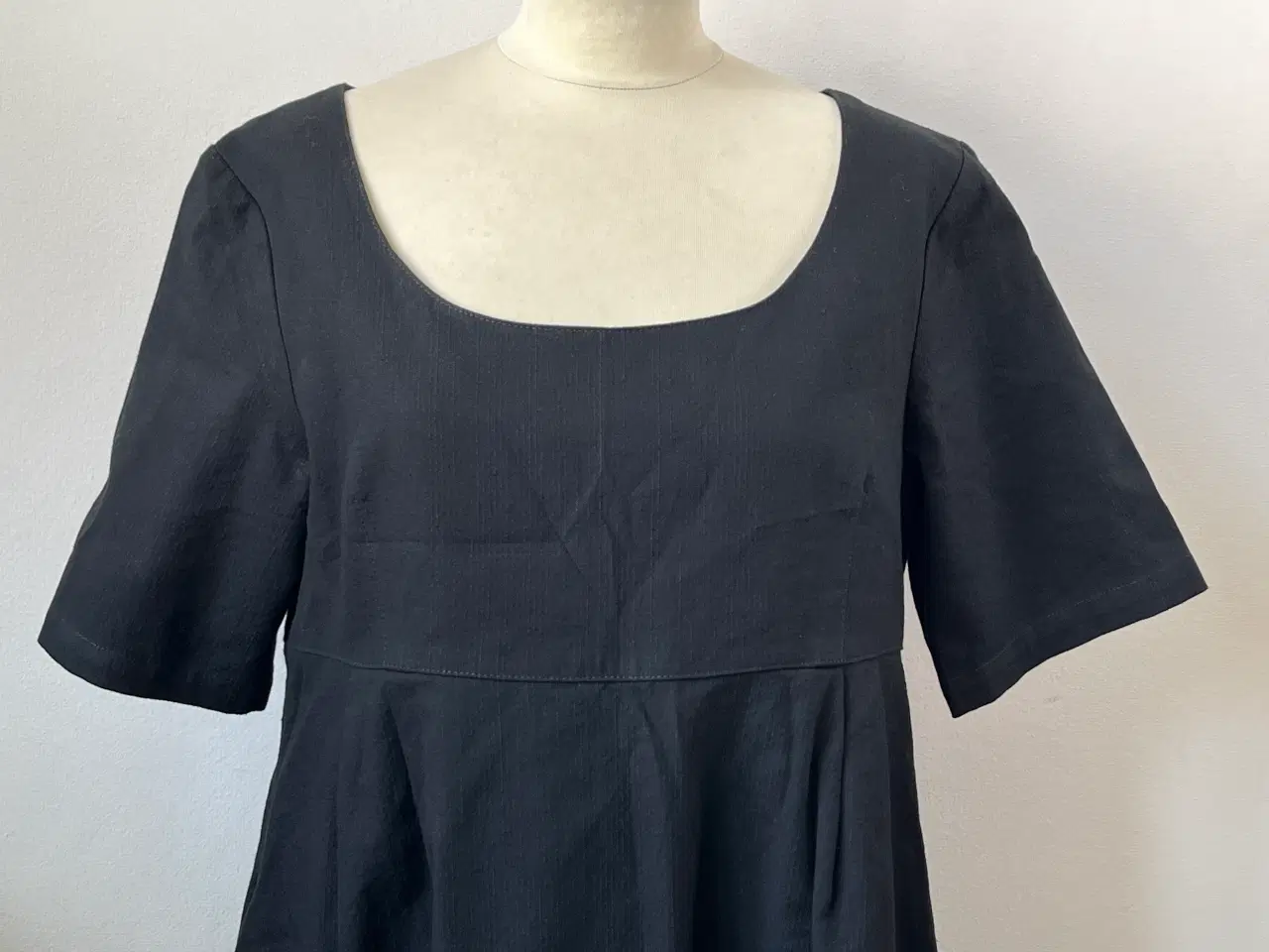 Billede 2 - McVerdi, sort kjole, str M