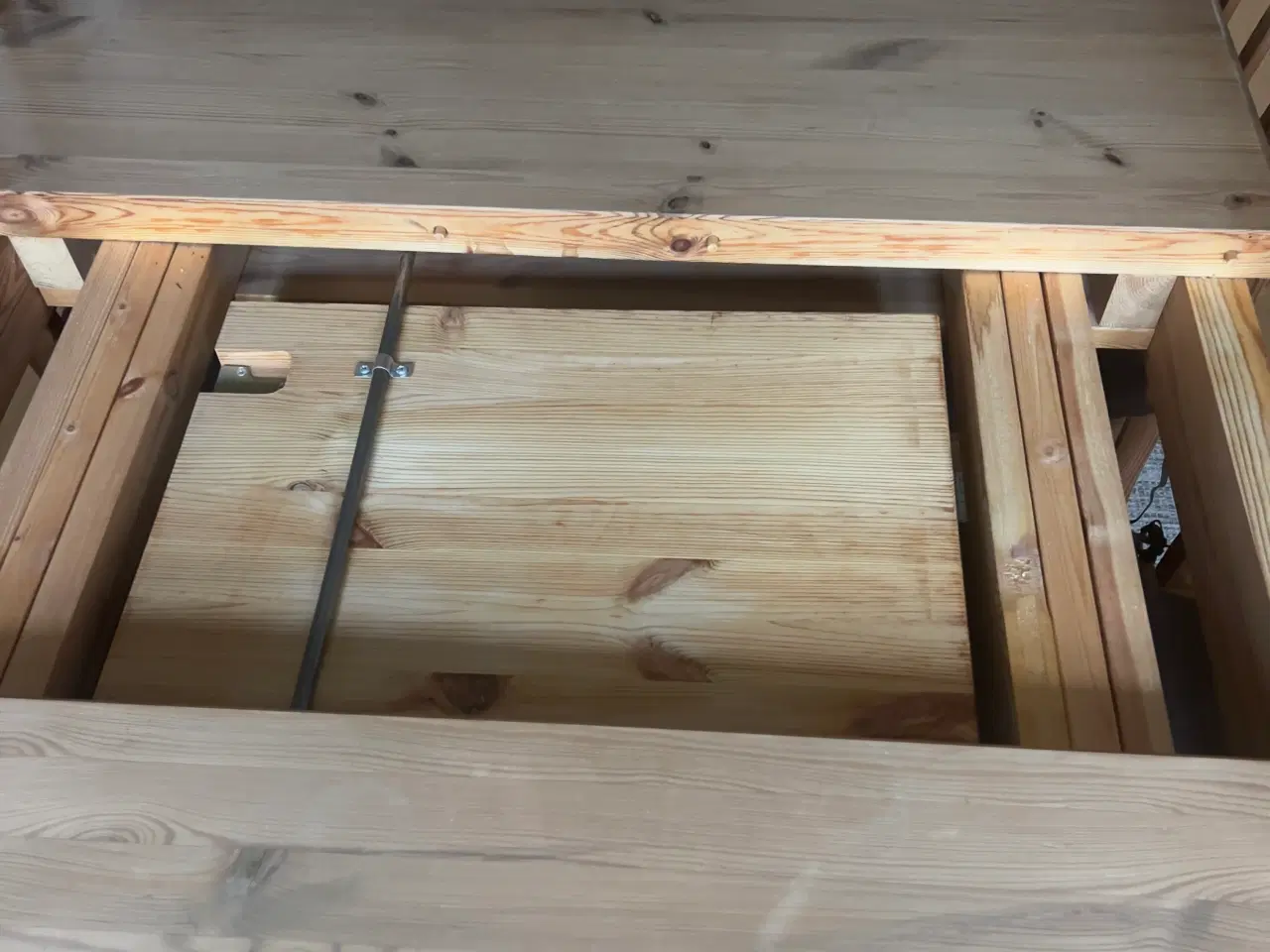 Billede 4 - Massivt fyrretræs spisebord med 8 stole