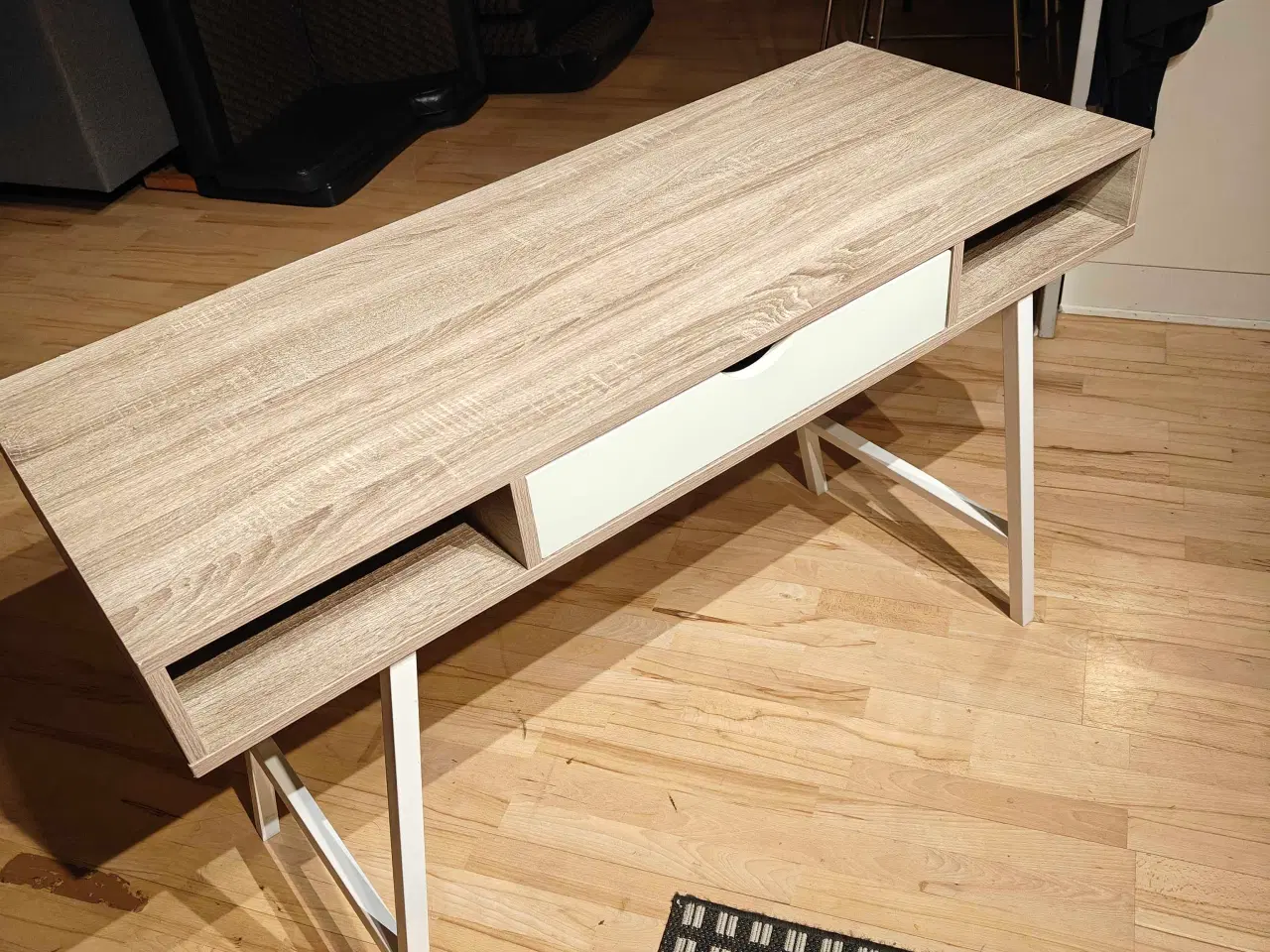 Billede 1 - Skrivebord/arbejdsbord 