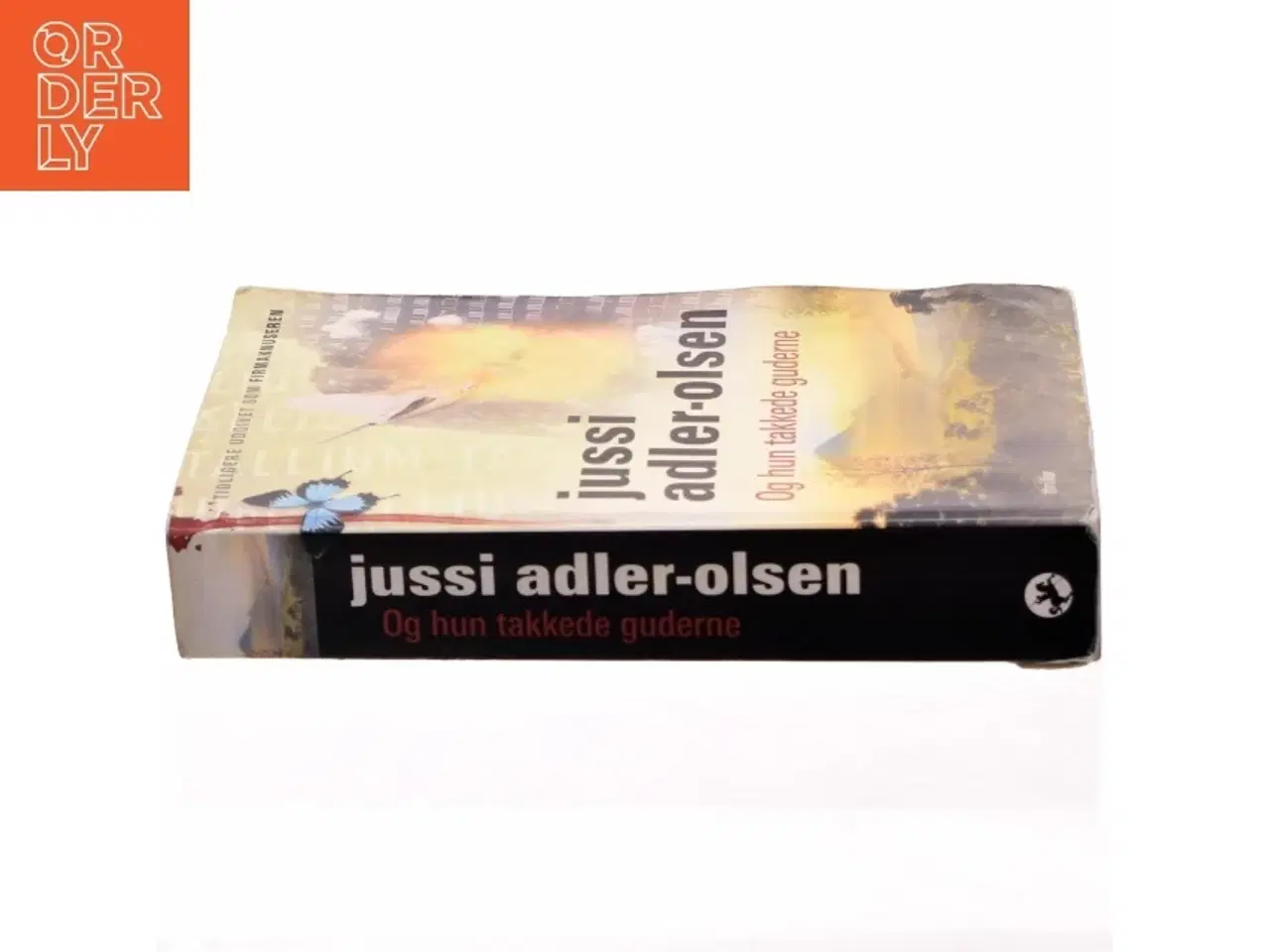 Billede 2 - Og hun takkede guderne af Jussi Adler-Olsen (Bog)