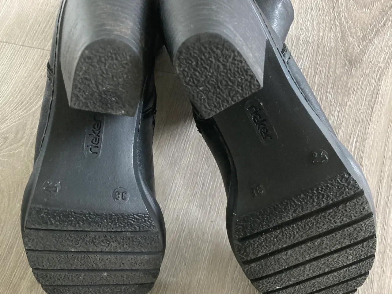 Billede 4 - Sorte Rieker støvler str. 38