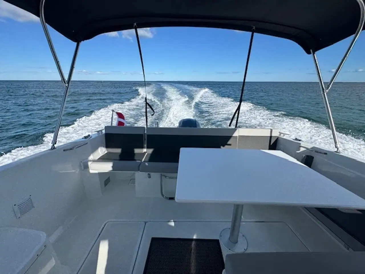 Billede 6 - Jeanneau 795, 200hk, som ny, 2022