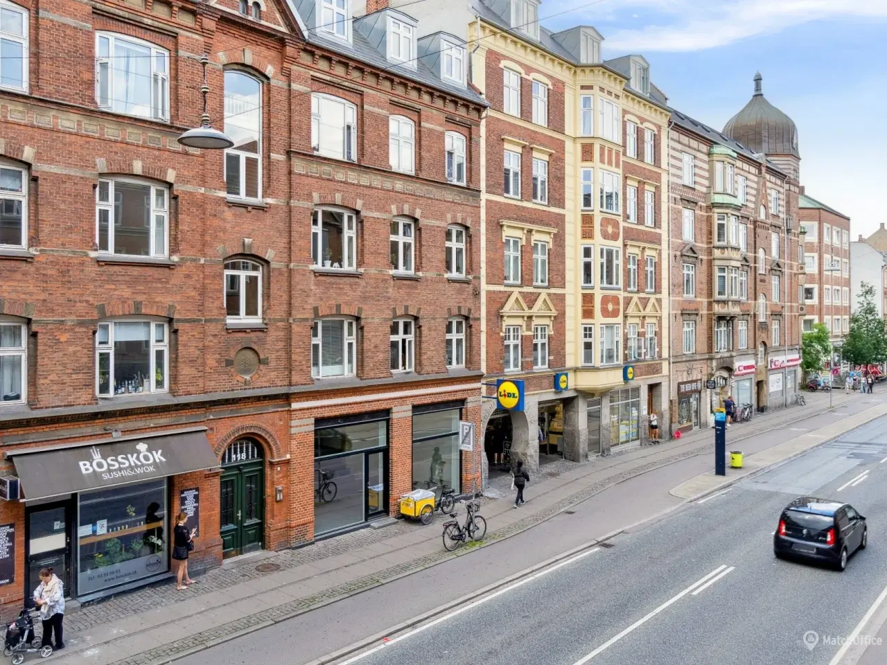 Billede 3 - Flot butik/klinik/Coffee shop med store facadevinduer –