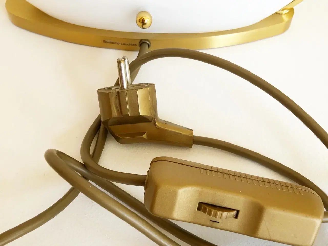 Billede 7 - Bordlampe i opaline glas og messing