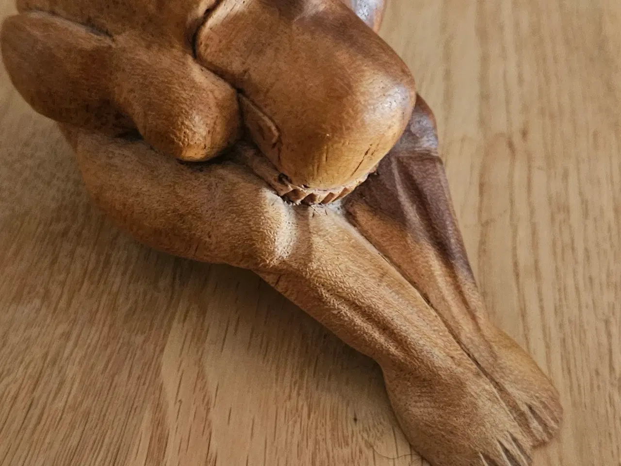 Billede 1 - Træfigurer, Sørgende kriger