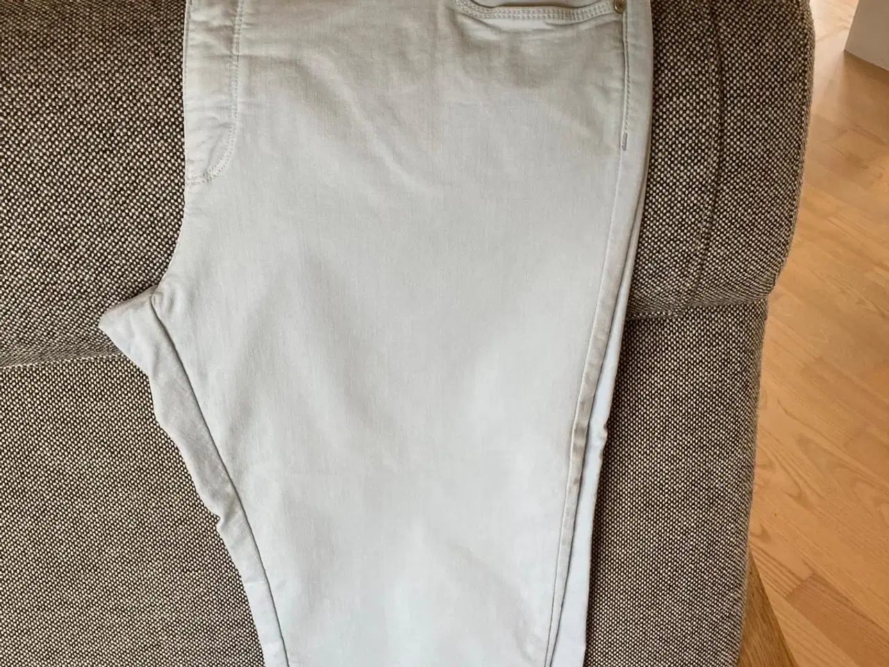 Billede 7 - Rosa-farvede Capri-shorts (3/4 lange) str 44