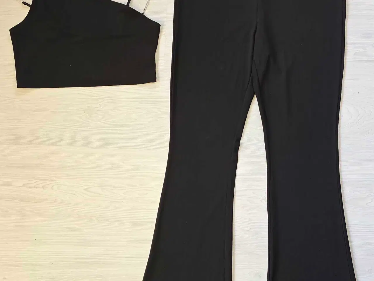 Billede 1 - Nyt flot nytårs outfit sælges 