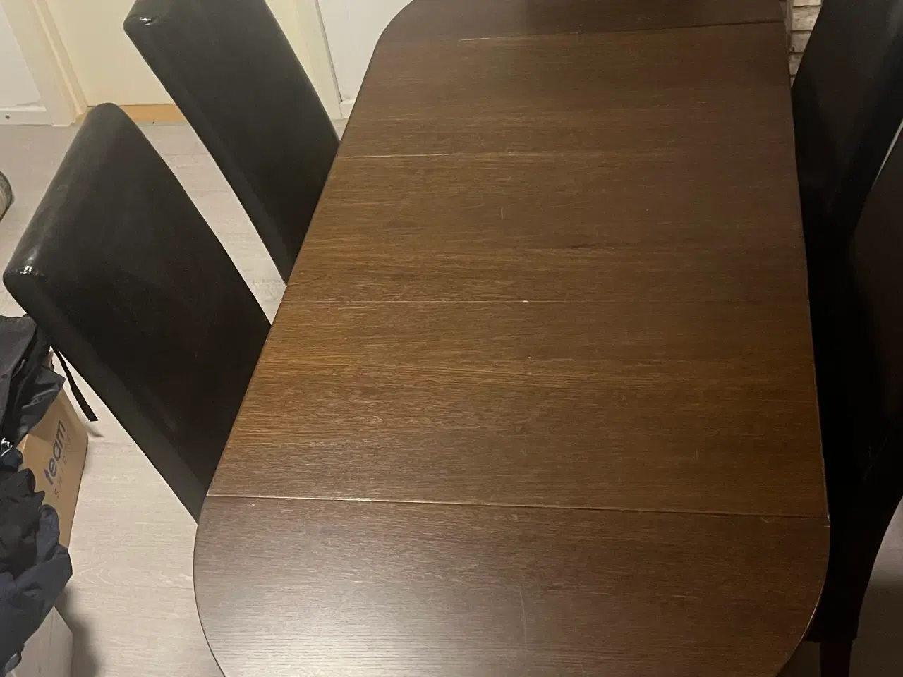 Billede 2 - Fleksibel spisebord med 6 stole!