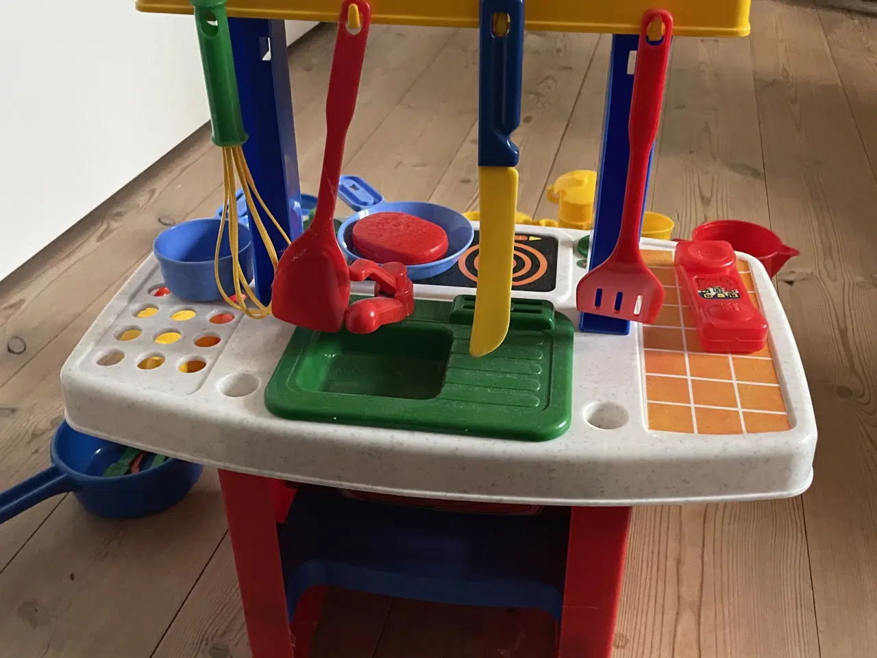 Billede 2 - Køkkenarrangement i plast til alder +3 år. 