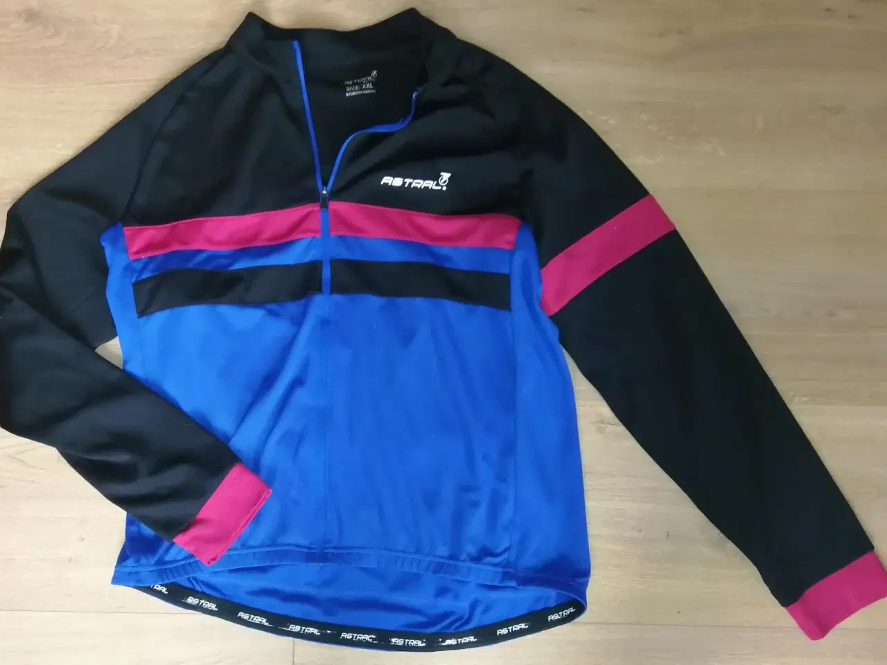 Billede 1 - ASTRAL CYKEL JAKKE, STR. XXL, I FLOT STAND