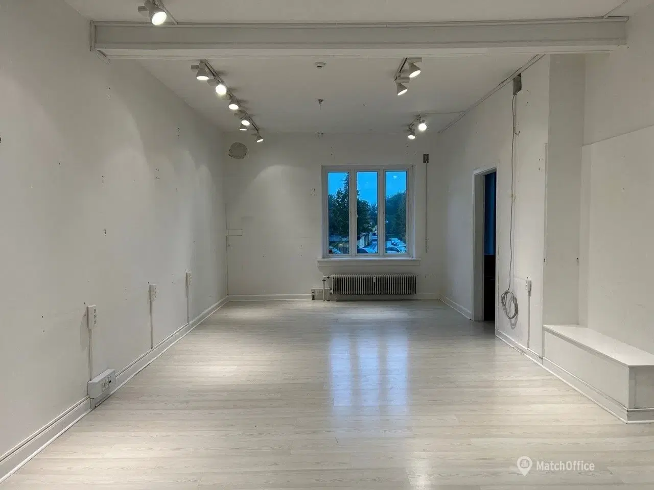 Billede 3 - Centralt butikslejemål udlejes