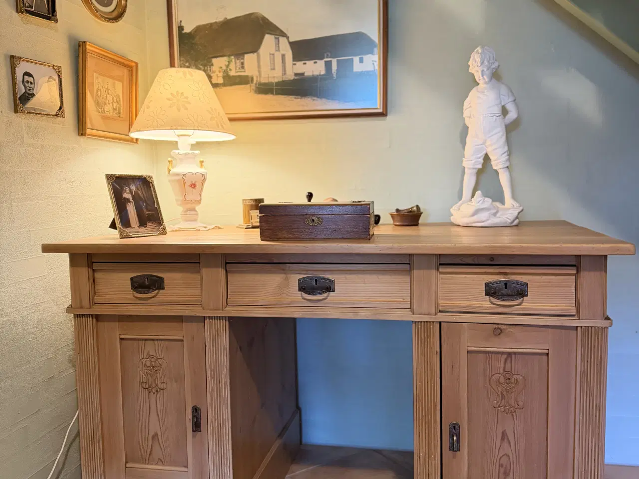 Billede 1 - Skrivebord afsyret 