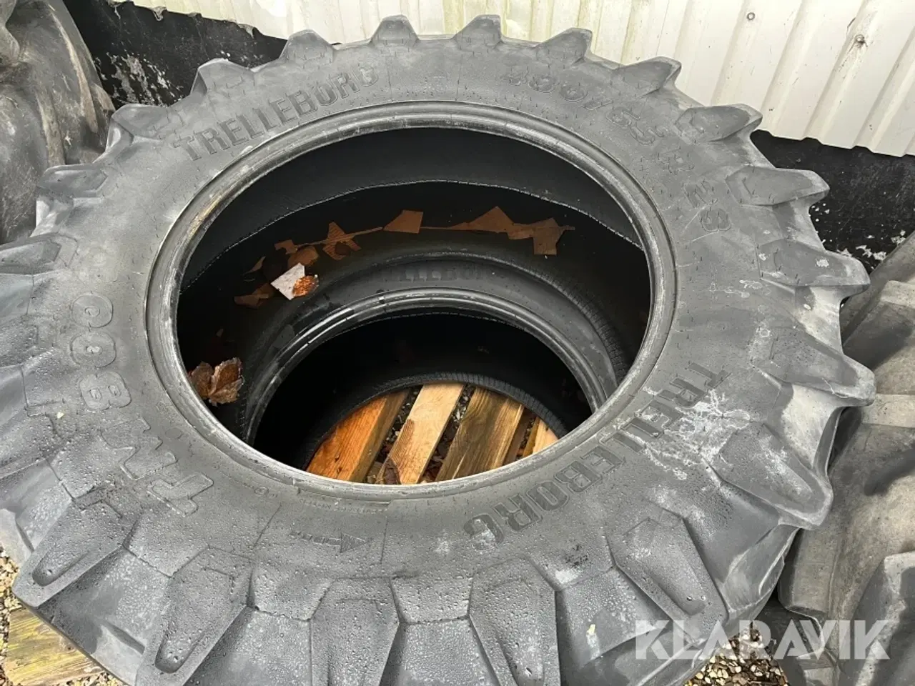 Billede 4 - Traktordæk Trelleborg 480/65R28 - 2 styk