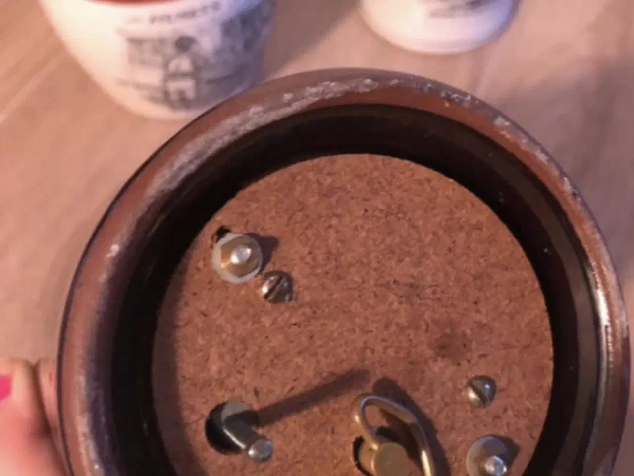 Billede 10 - 2 fine aksini krus/kande og spilledåse 