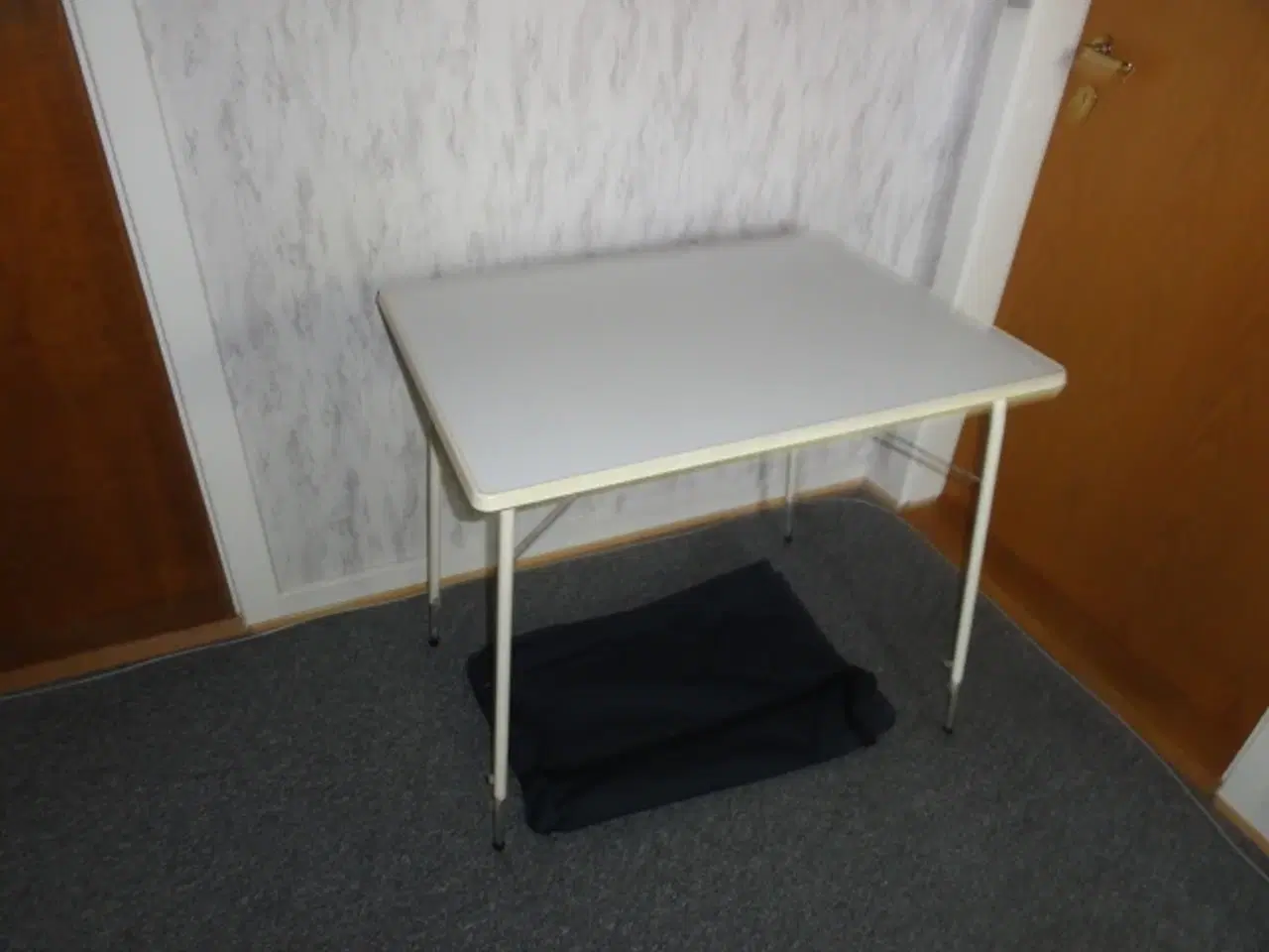 Billede 1 - Hvidt campingbord 60 x 80 cm.