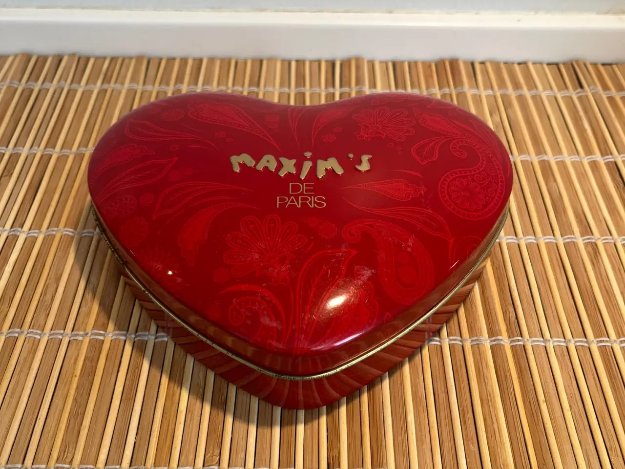 Billede 1 - Hjerteformet metaldåse fra Maxim's de Paris 