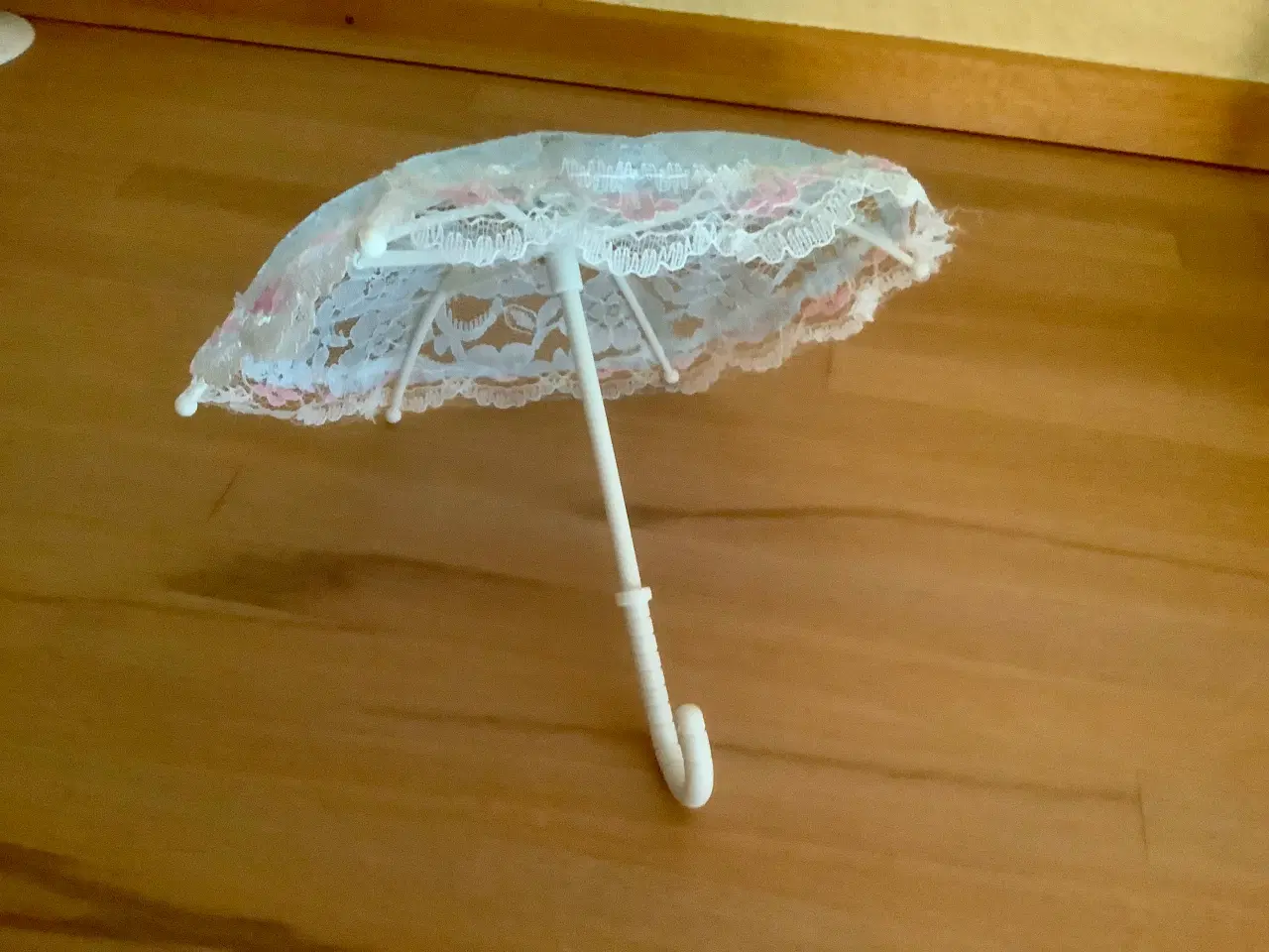 Billede 2 - Blonde parasol til Barbie.