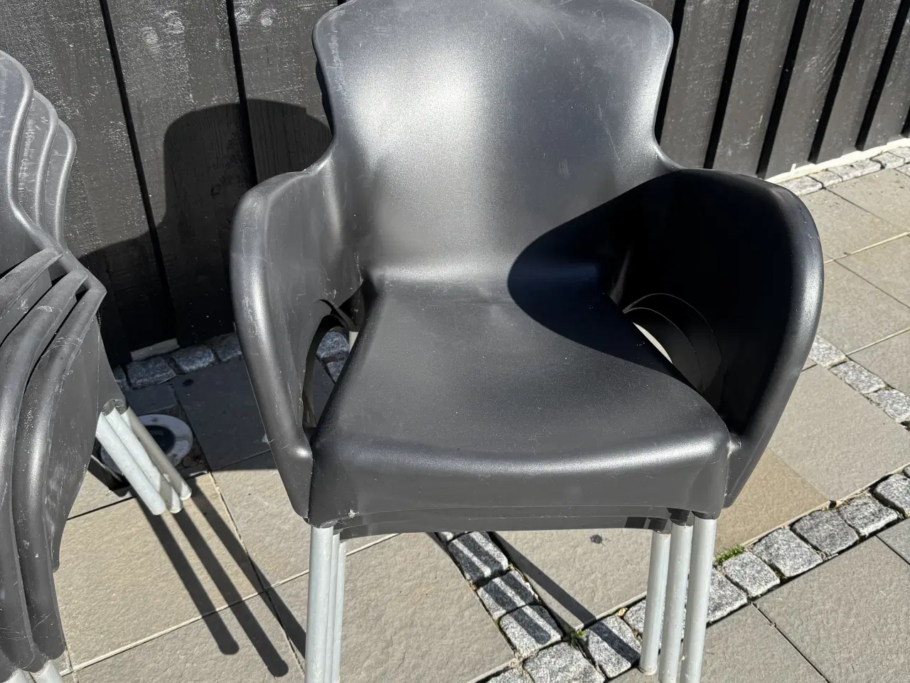 Billede 5 - Havestole sort plast med armlæn