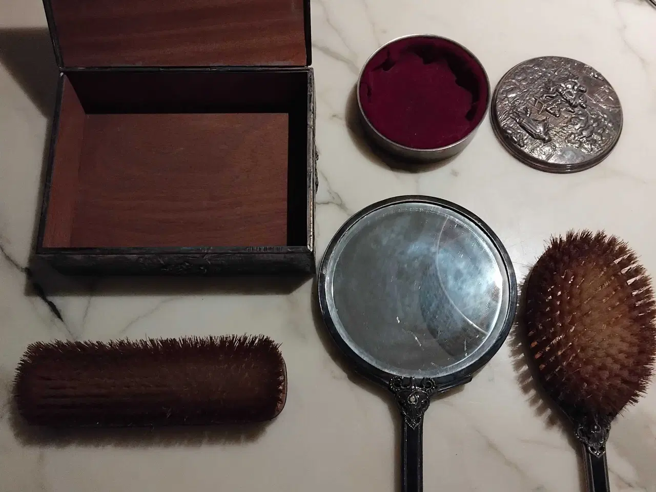 Billede 2 - Antikvitet spejl og børster og æsker