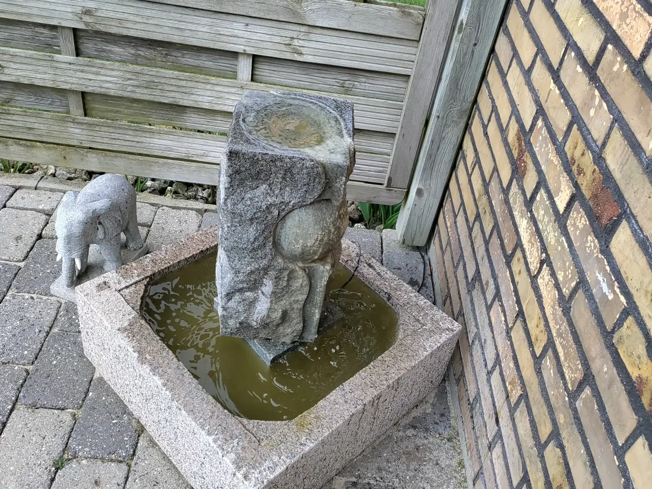 Billede 1 - Vandsten med kar