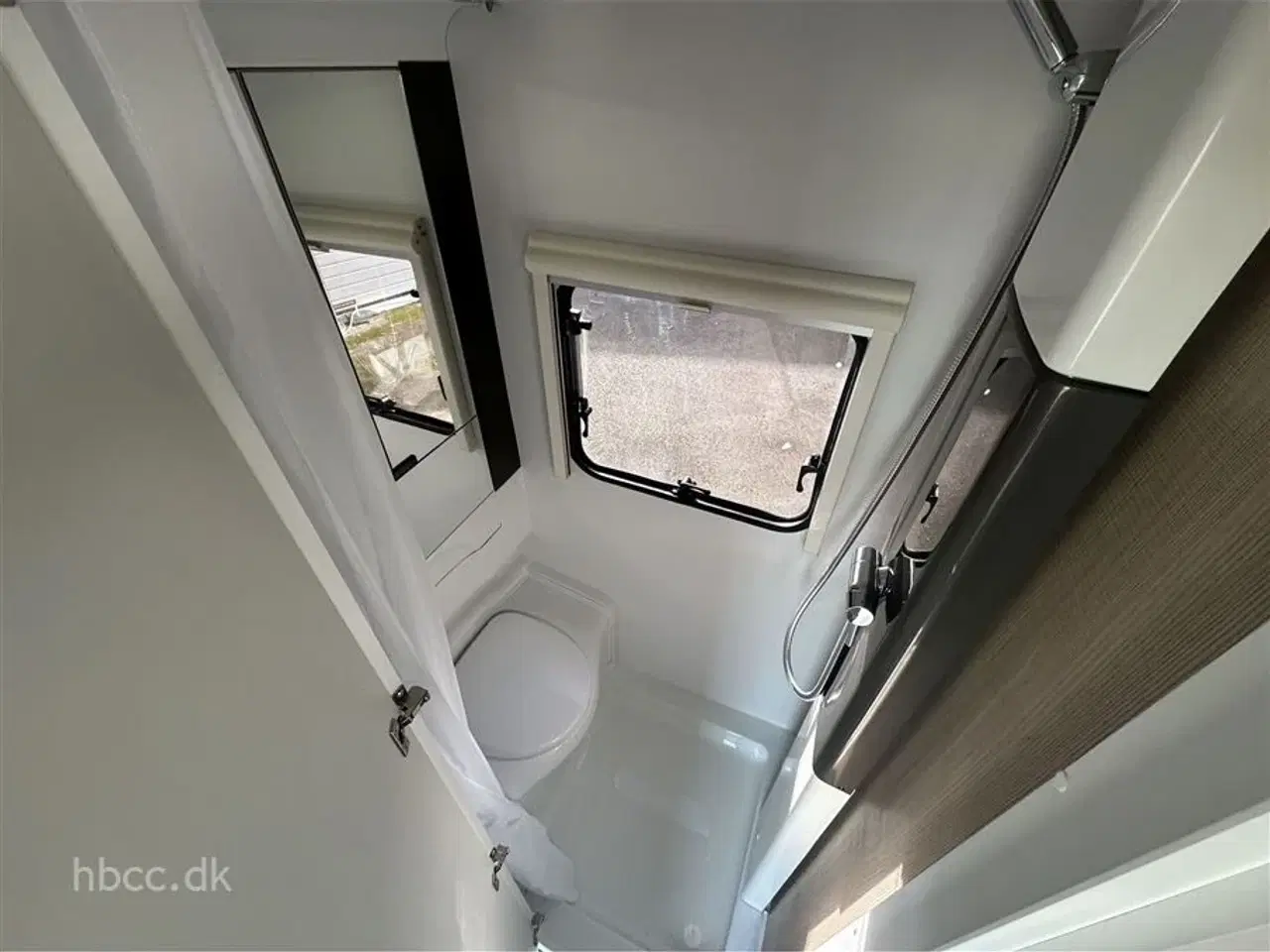 Billede 5 - 2023 - Adria Action 391 LH   Adria Action 391 LH  – Kompakt designvogn med mover &amp; luft solsejl