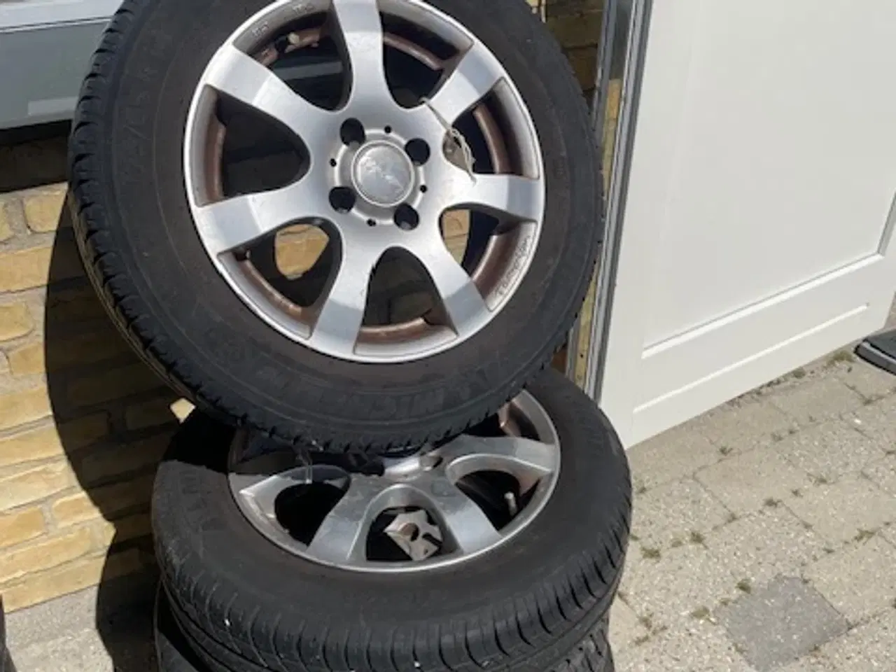 Billede 1 - Alufælge med sommerhjul til Hyundai