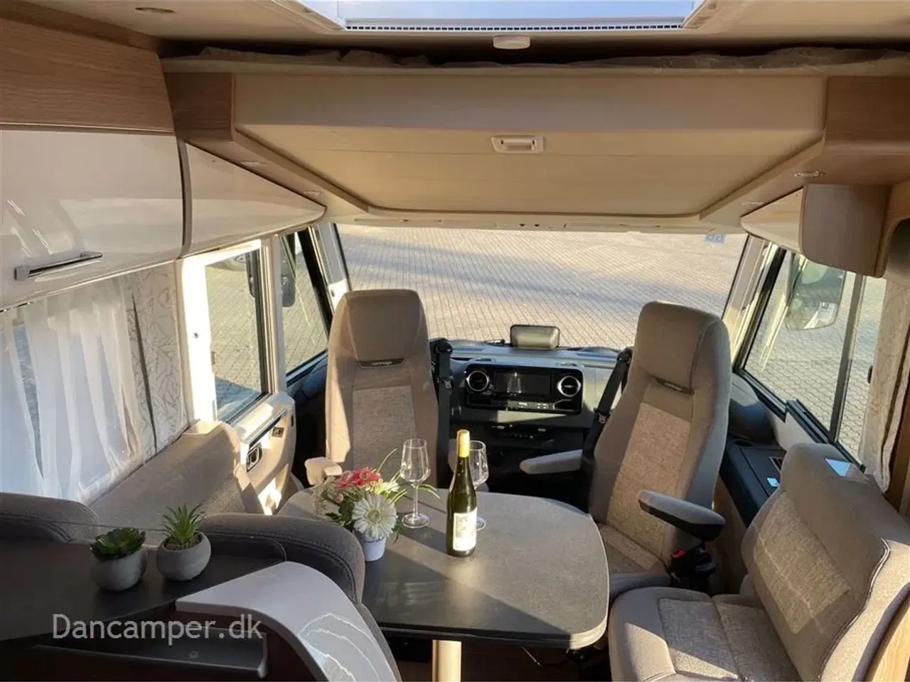 Billede 8 - 2026 - Carthago c-tourer I 145 LE   Design og komfort når det er bedst! MERCEDES 170 Hk, 9-trin aut.gear, adaptiv fartpilot,  4,2/4,5 tons totalvægt