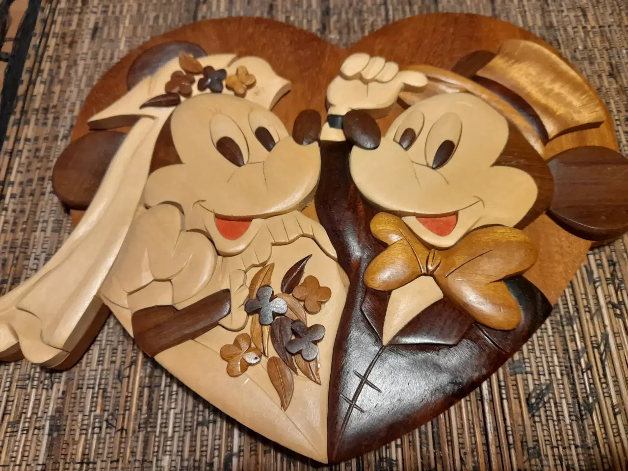 Billede 1 - Træhjerte med Minnie og mickey