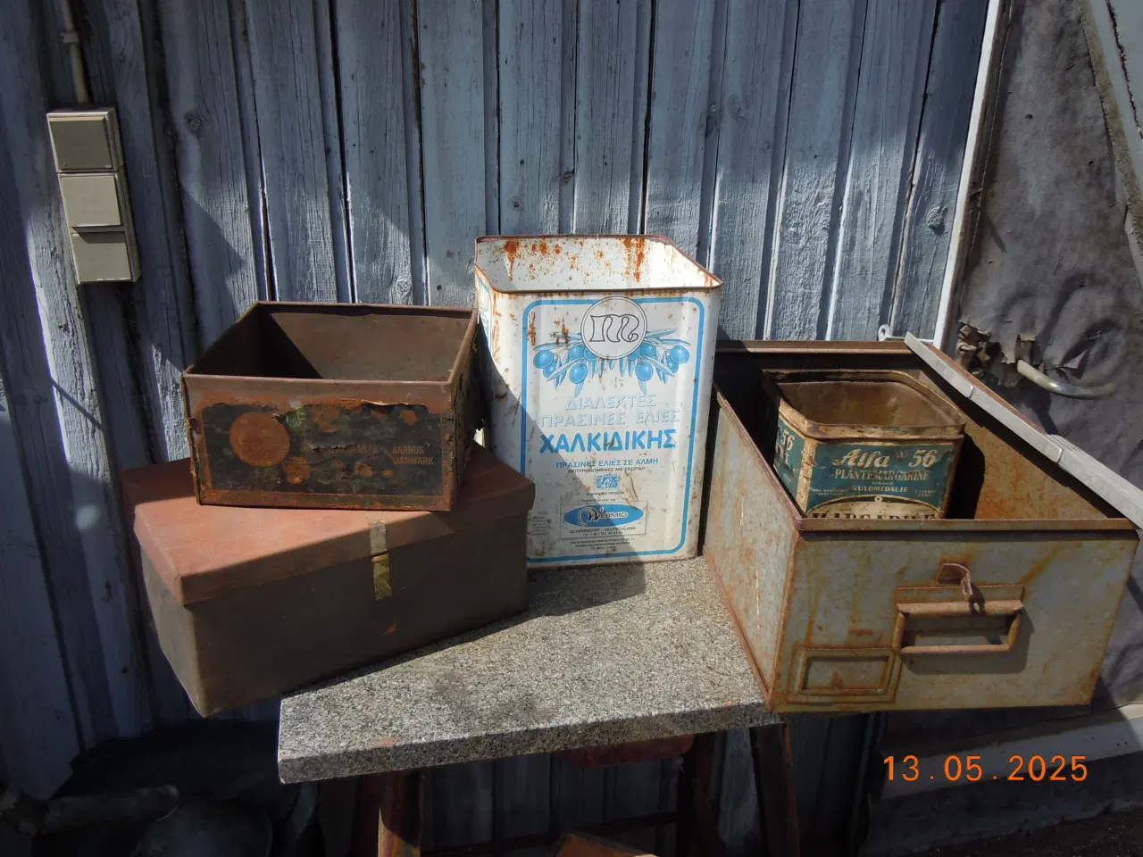 Billede 9 - 6 Blikkasser/Æsker meget gamle, nogle med tekst.