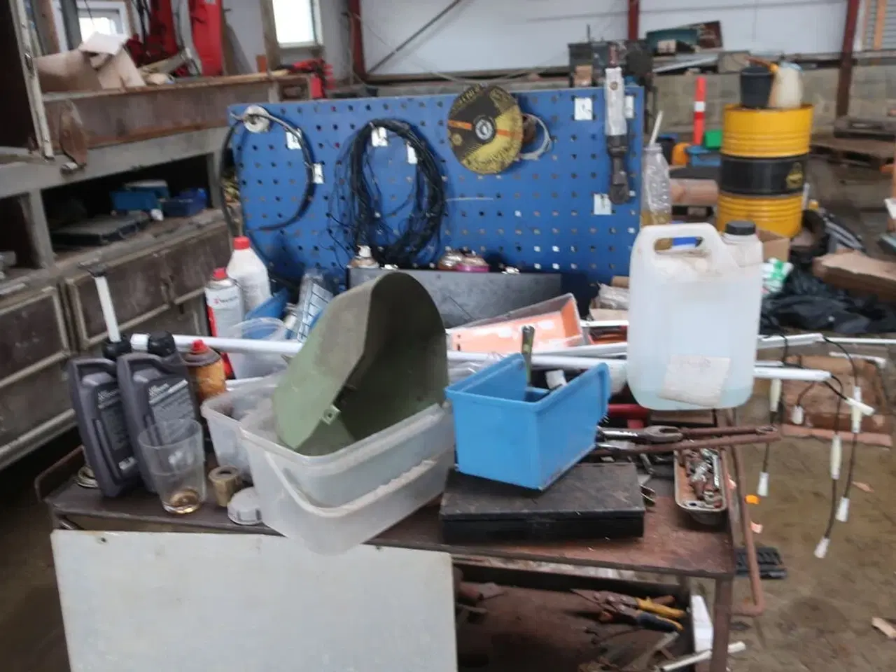 Billede 11 - Div. Dunke, haveredskaber, løftestroppe, arbejdsborde, værktøj m.m.