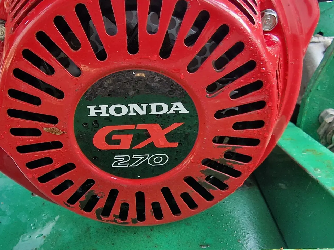 Billede 4 - Billy Goat løvsuger med den gode 5 hk Honda motor.