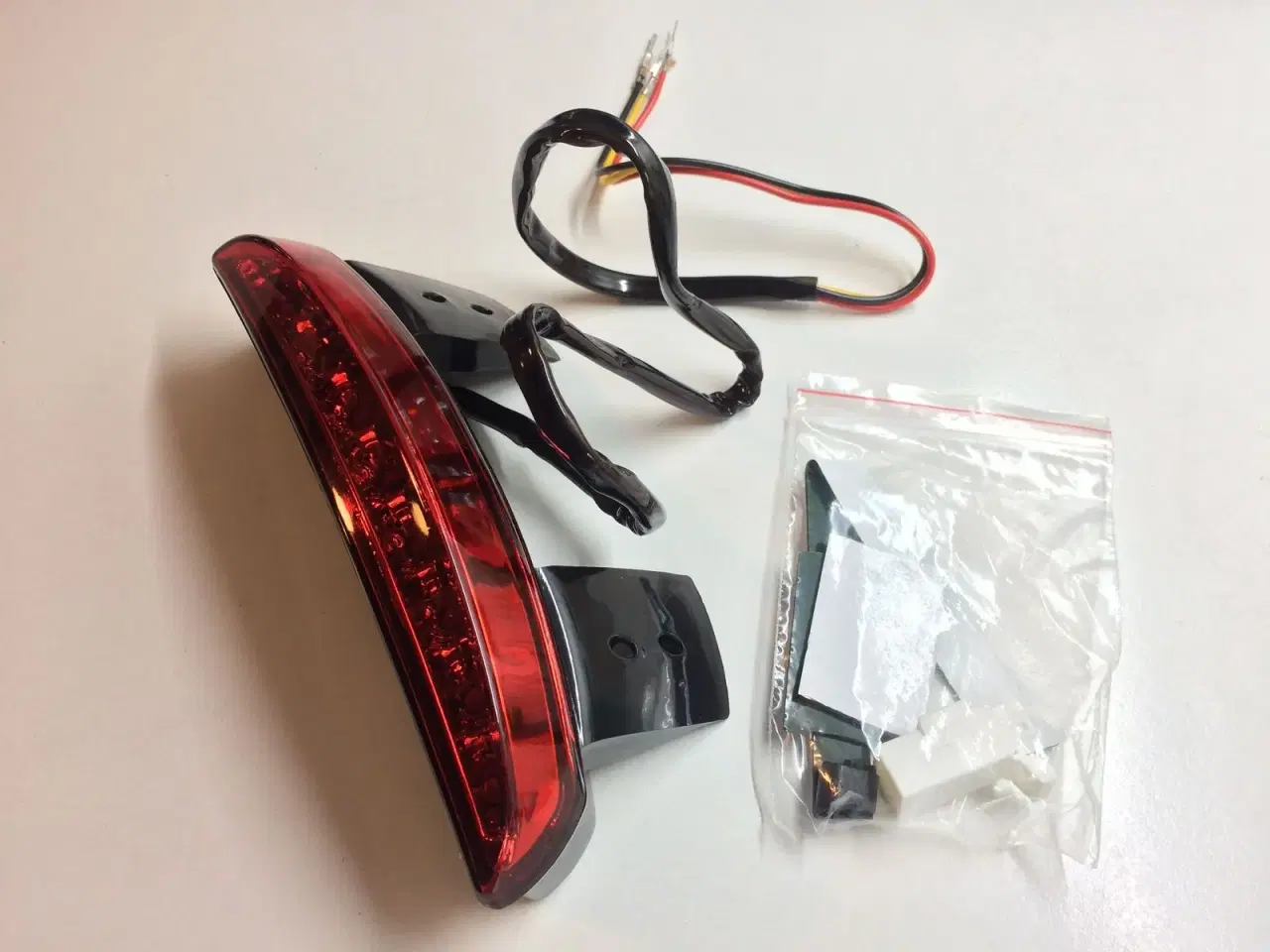 Billede 3 - Rød LED Baglygte under bagskærm