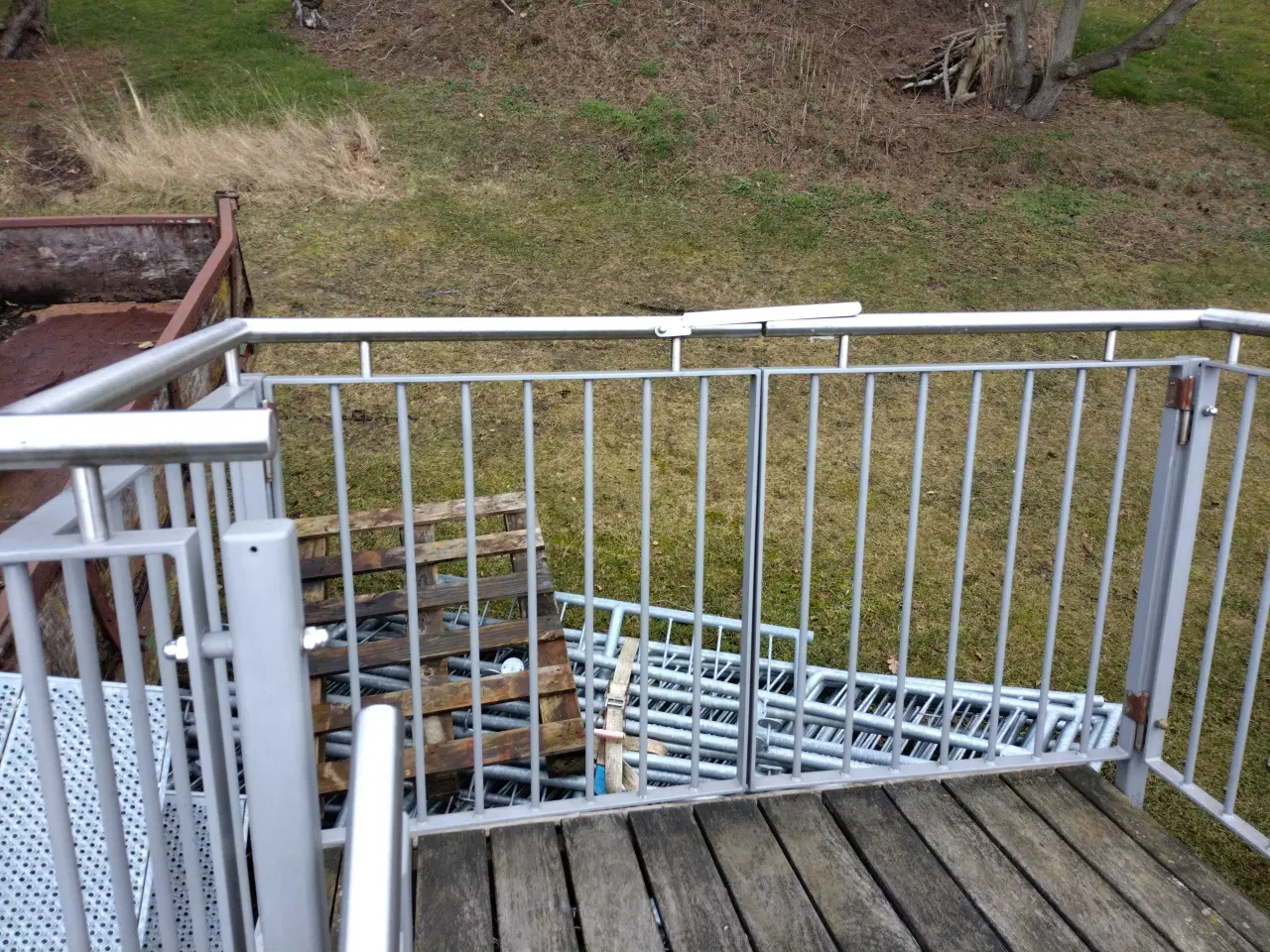 Billede 6 - Trappe med repos, evt. brandtrappe.