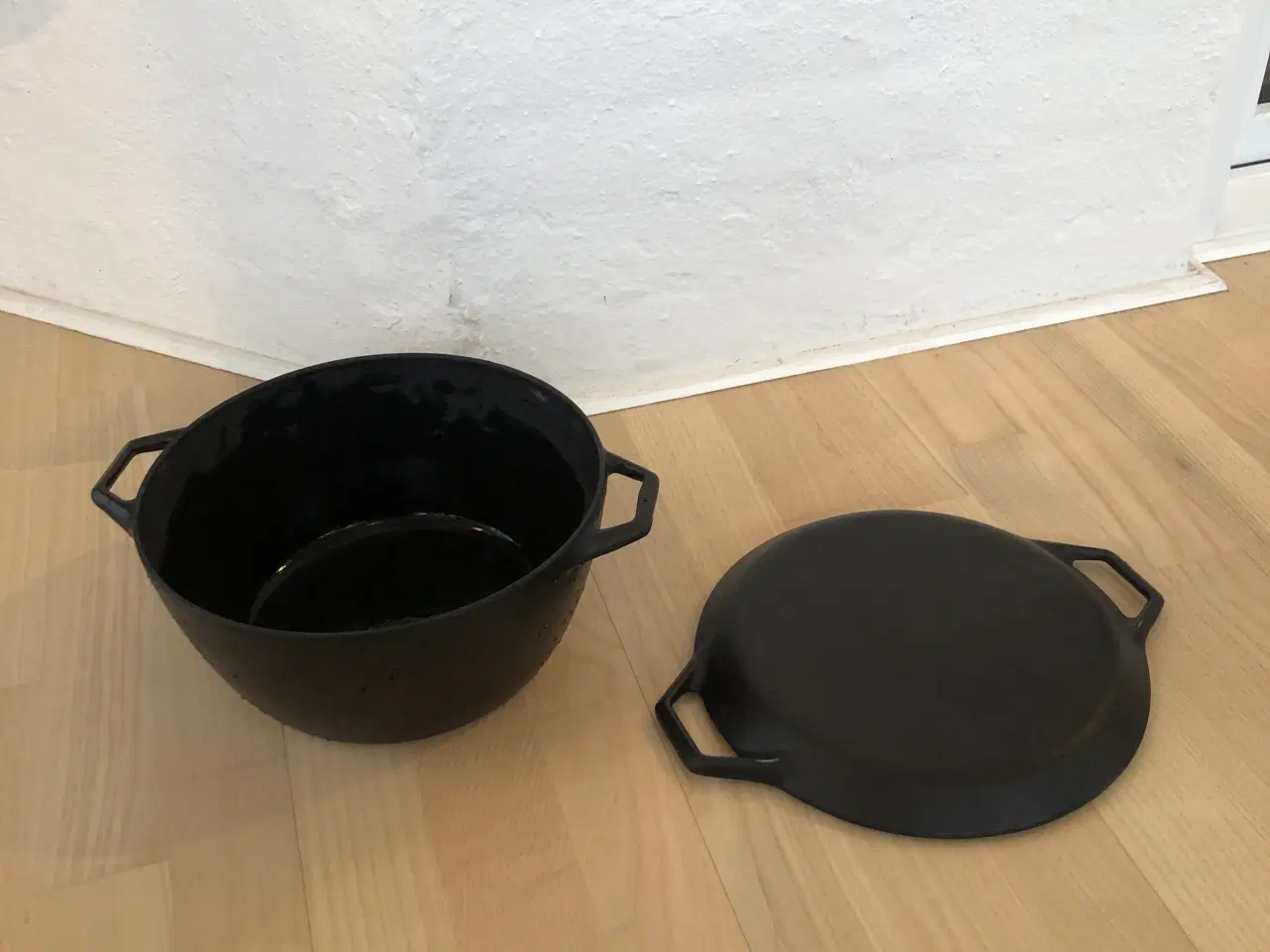 Billede 1 - Retro gryde i sortnet støbejerns gryde