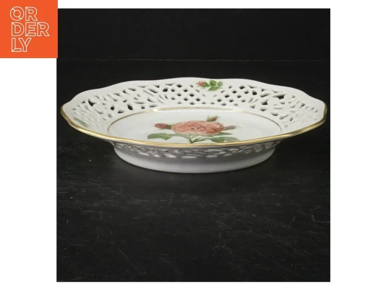Billede 6 - Porcelænstallerkener med gennembrudt kant og rosendekoration fra Firkløveren