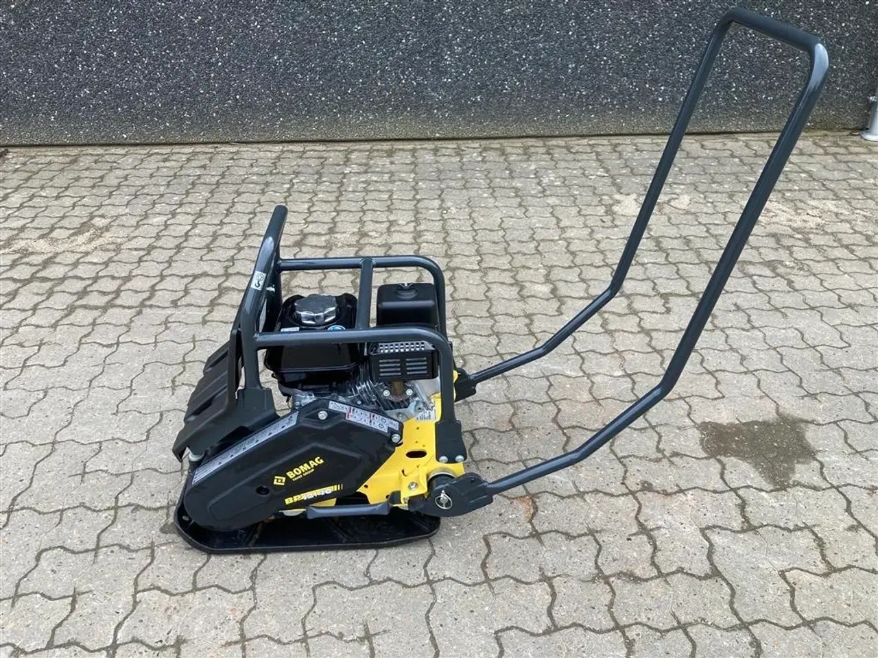 Billede 4 - Bomag BP 12/40 Kan udstyres med vandtank og spredebom