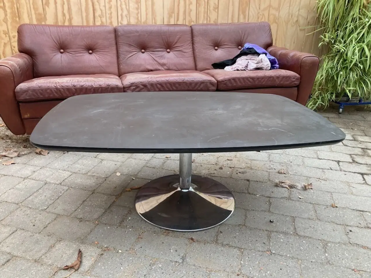 Billede 1 - Sofabord med trompetfod i metal 120 x 80 cm. 45 cm