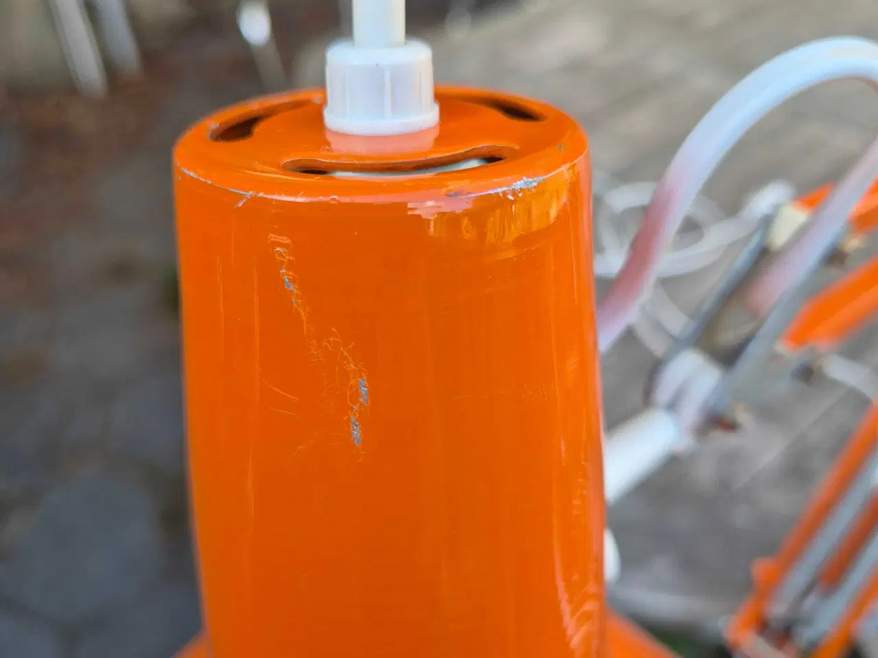 Billede 3 - Dejlig orange arkitektlampe i solidt dansk design 