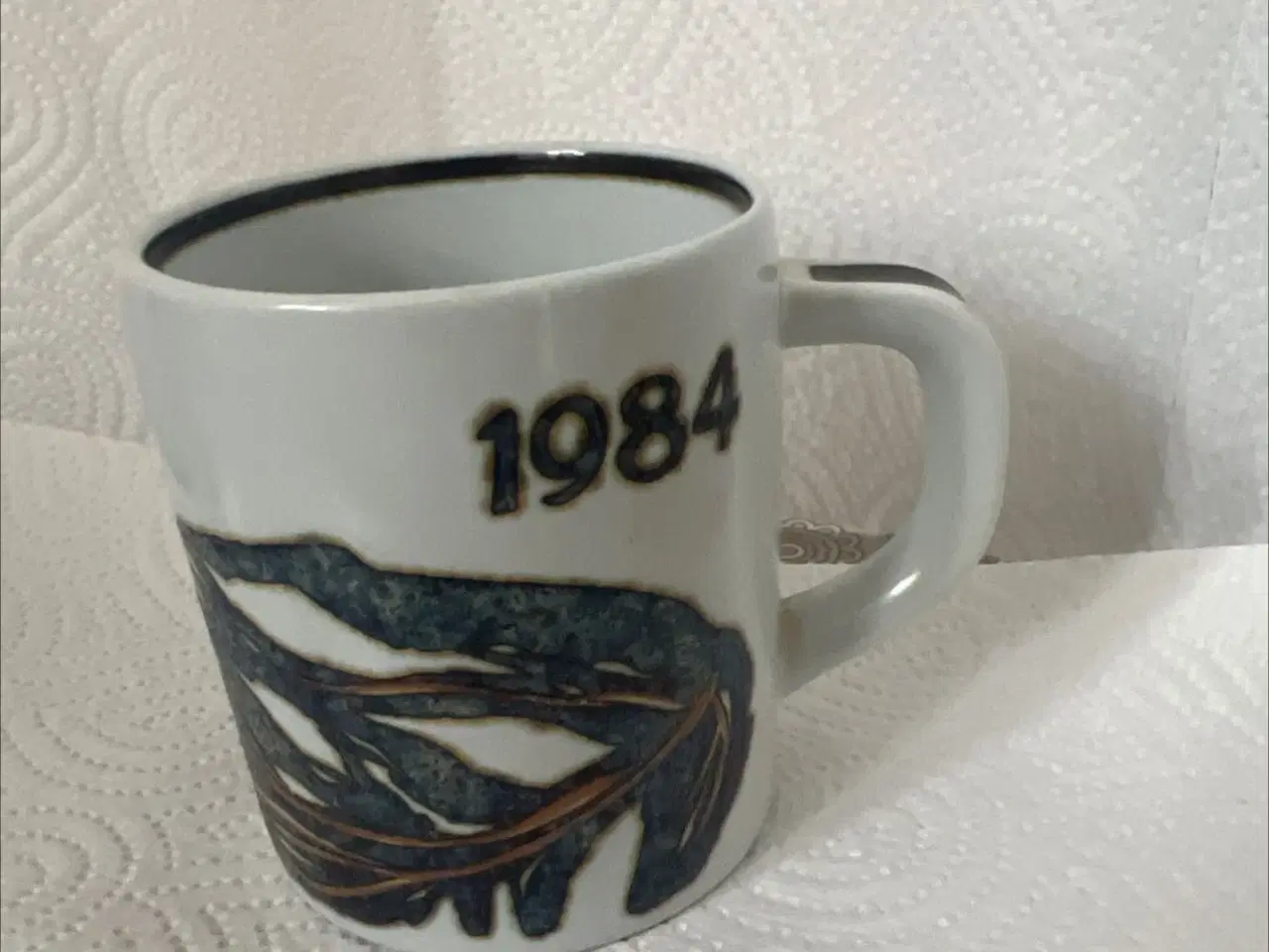 Billede 1 - Årskrus fra 1984