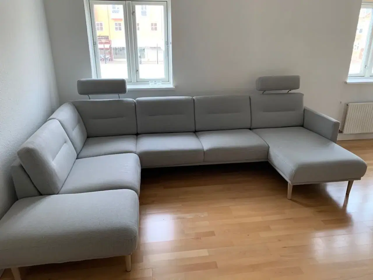 Billede 1 - Hjørne sofa med chaiselong 2 Nakkestøtte